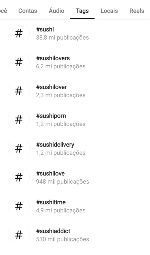 Resultado de hashtags para o termo "sushi" no Instagram: as sugestões incluem "#sushi", "#sushilovers" e outras.