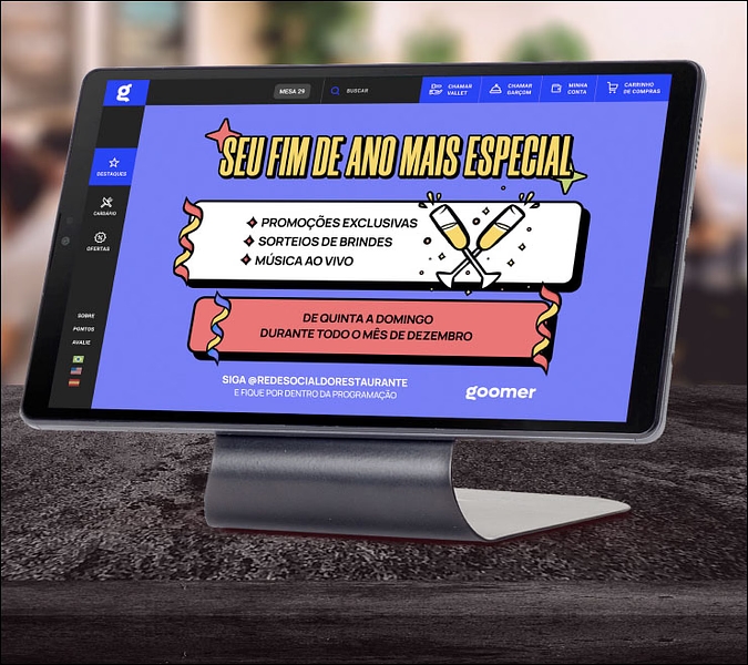 Tela de tablet exibindo um cardápio digital com uma página promocional de fim de ano, destacando "Seu fim de ano mais especial", com promoções, sorteios e música ao vivo para o mês de dezembro.
