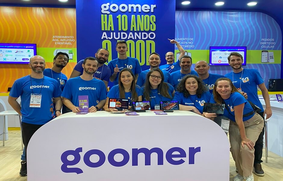 Equipe da Goomer reunida no stand da Fispal 2024