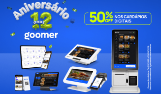 Banner promocional de 12 anos da Goomer com fundo azul, anunciando 50% OFF em cardápios digitais e exibindo diversos totens, tablets e smartphones com o sistema da marca.