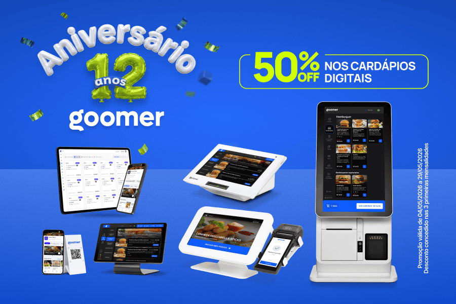 Banner promocional de 12 anos da Goomer com fundo azul, anunciando 50% OFF em cardápios digitais e exibindo diversos totens, tablets e smartphones com o sistema da marca.