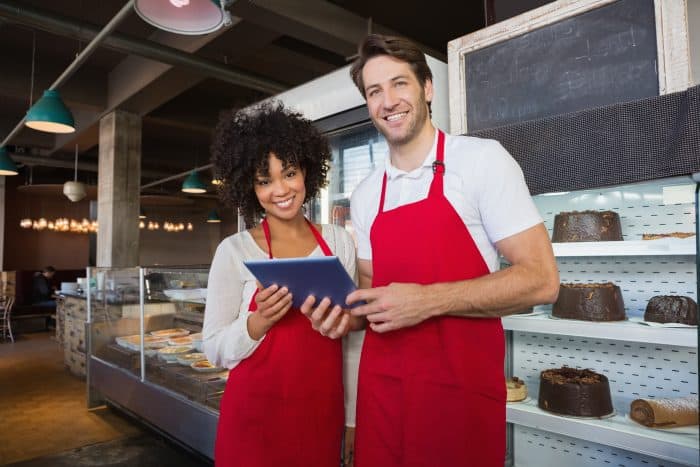 Como usar a tecnologia para melhorar as operações dos restaurantes e elevar a experiência dos clientes