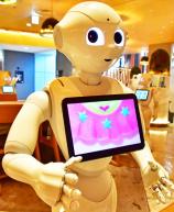 Um robô equipado com inteligência artificial assume o atendimento em um restaurante, unindo tecnologia e interação para criar uma experiência moderna e eficiente.