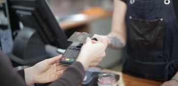 Como o pagamento sem contato pode melhorar a satisfação do seu cliente