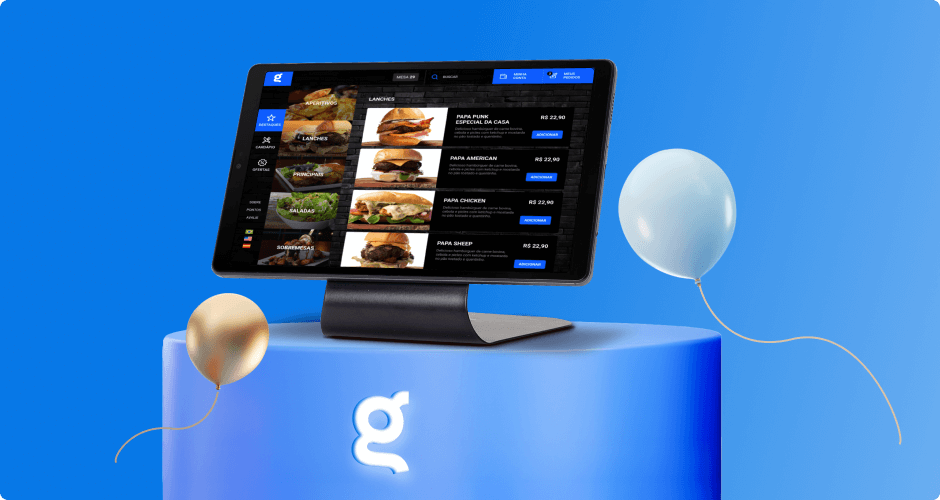 Imagem de um tablet mostrando um menu digital de restaurante com opções de pratos destacados. O fundo é azul, criando um visual atraente.